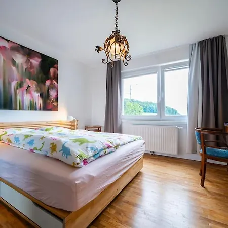 Exklusive Fuer 8 Personen Mit 4 Schlafzimmern, Esc Basel 50 Minuten, *