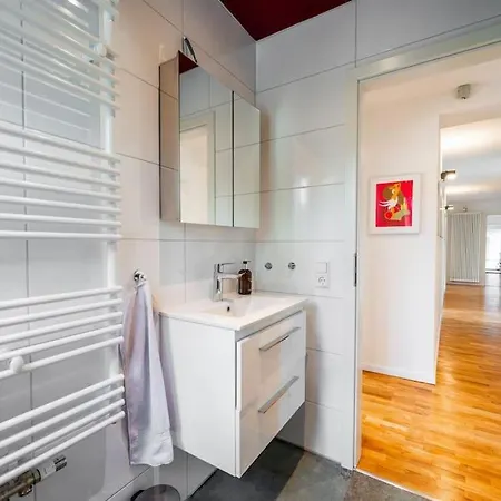 Exklusive Fuer 8 Personen Mit 4 Schlafzimmern, Esc Basel 50 Minuten,