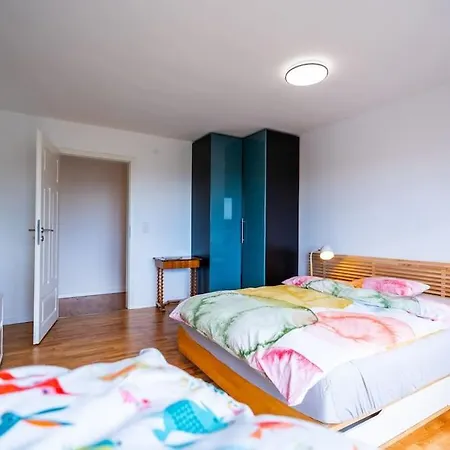 Exklusive Fuer 8 Personen Mit 4 Schlafzimmern, Esc Basel 50 Minuten, *