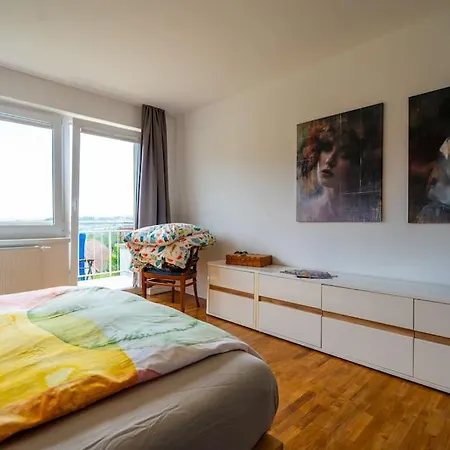 Exklusive Fuer 8 Personen Mit 4 Schlafzimmern, Esc Basel 50 Minuten,